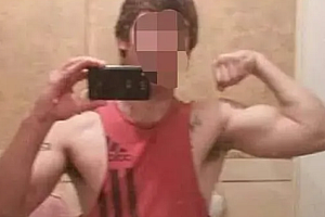 毁三观!变态男子性侵摩托车被抓现行