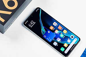 红米k60至尊版是曲面屏吗